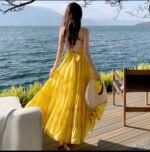 ⁦فستان ماكسي أصفر مكشوف الظهر – ستايل العطلات⁩ - الصورة ⁦3⁩