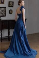 ⁦فستان ملكي أزرق⁩ - الصورة ⁦2⁩