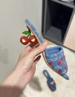 ⁦صندل جينز بكعب كرز ثلاثي الأبعاد⁩ - الصورة ⁦4⁩