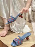 ⁦صندل جينز بكعب كرز ثلاثي الأبعاد⁩ - الصورة ⁦3⁩